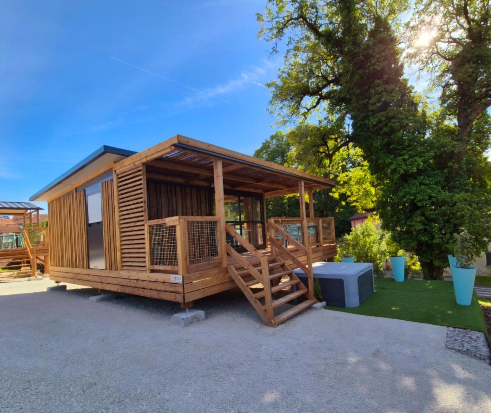 Les Lodges D'Emeraude Maisod 外观 照片