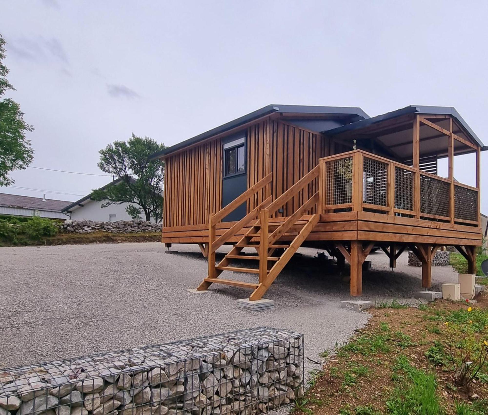Les Lodges D'Emeraude Maisod 外观 照片